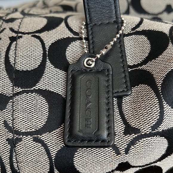 HADLEY SIGNATURE ZIP SATCHEL (COACH F31841)
SILVER/BLACK/WHITE/BLACK Preloved - Picture 4 of 11